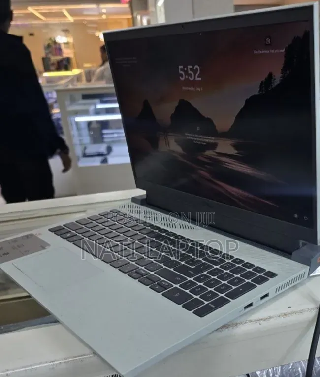 New Laptop Dell 16GB Intel Core i7 SSD 512GB
