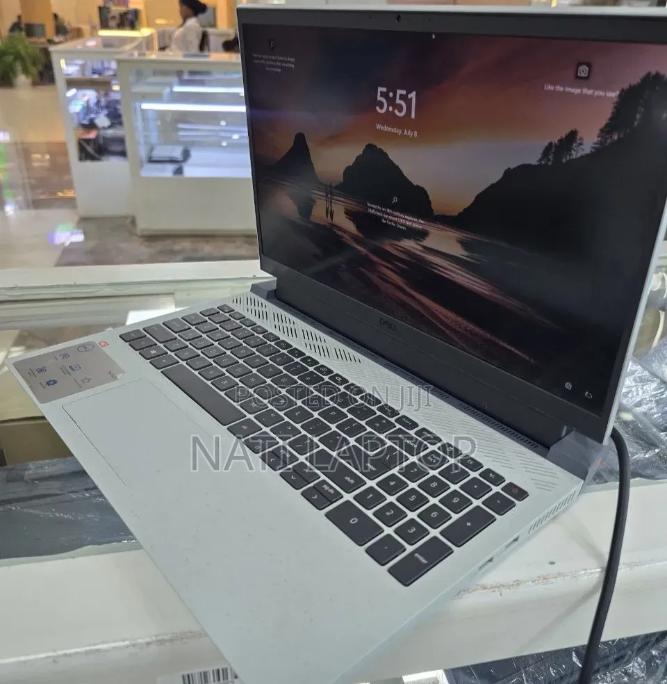 New Laptop Dell 16GB Intel Core i7 SSD 512GB