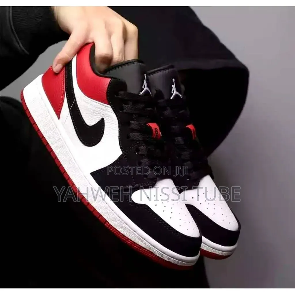 Nike Air Jordan 1 Low "Black Toe