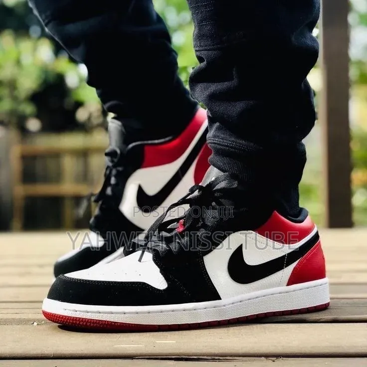 Nike Air Jordan 1 Low "Black Toe