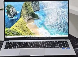 New Laptop Samsung Galaxy Book4 16GB Intel Core 7 SSD 512GB