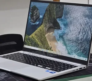 New Laptop Samsung Galaxy Book4 16GB Intel Core 7 SSD 512GB