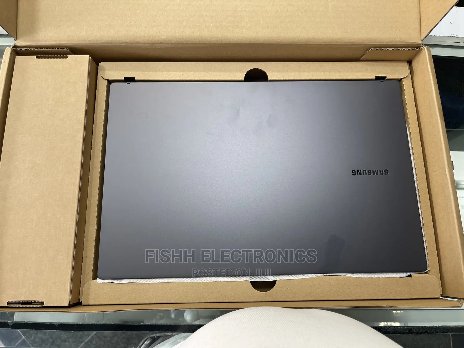 New Laptop Samsung Galaxy Book 2 8GB Intel Core I7 SSD 512GB