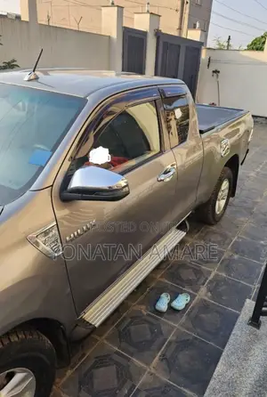 Toyota Hilux 2020 Gold