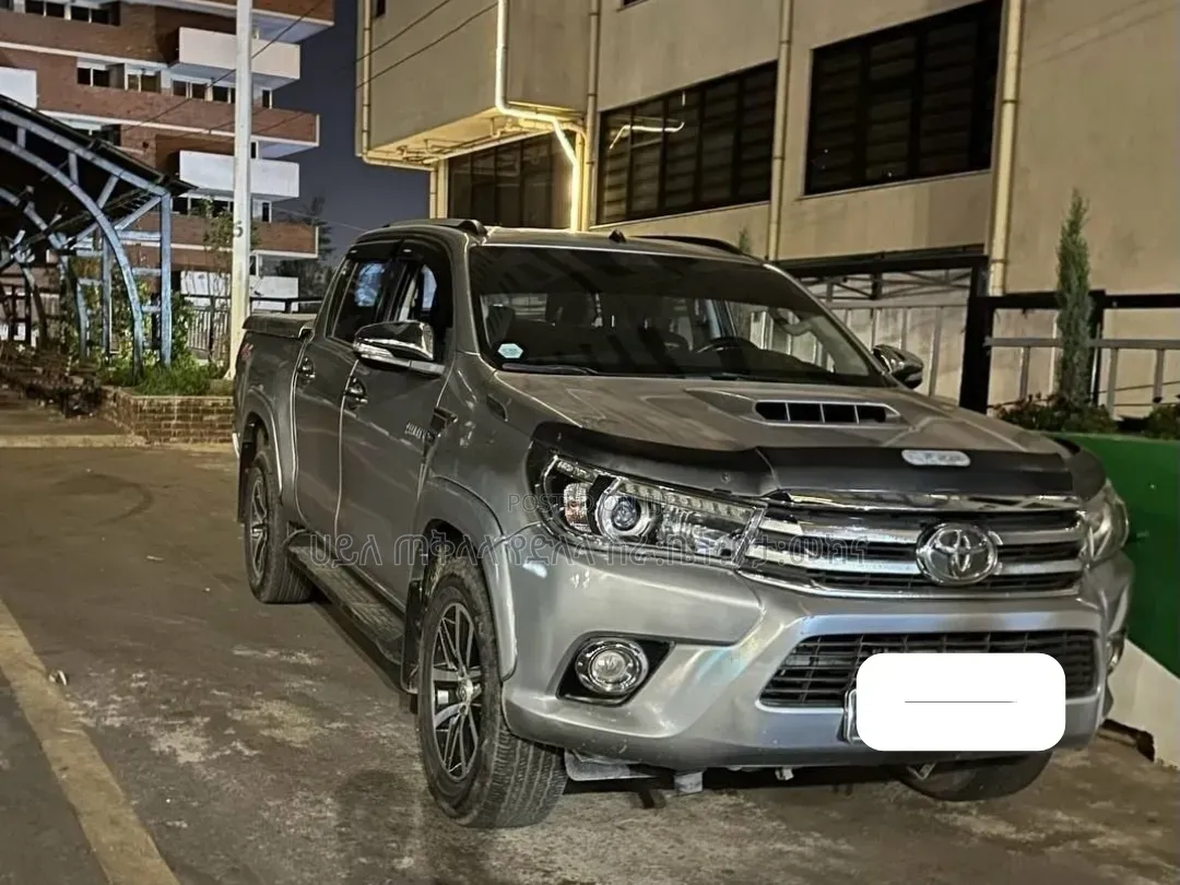 Toyota Hilux 2018 Silver