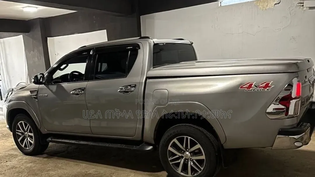 Toyota Hilux 2018 Silver