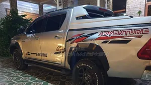 Toyota Hilux 2021 Off white