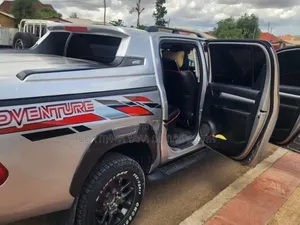 Toyota Hilux 2021 Off white