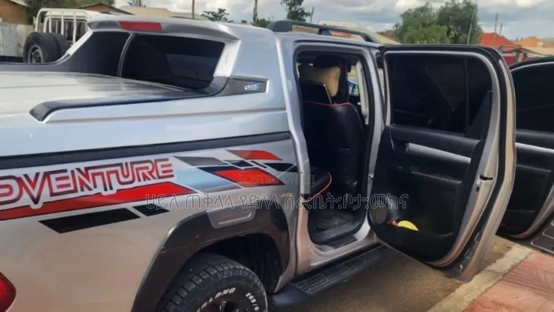 Toyota Hilux 2021 Off white