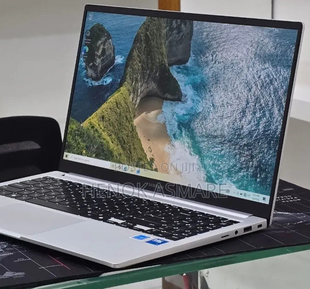 New Laptop Samsung Galaxy Book 2 16GB Intel Core 7 SSD 512GB
