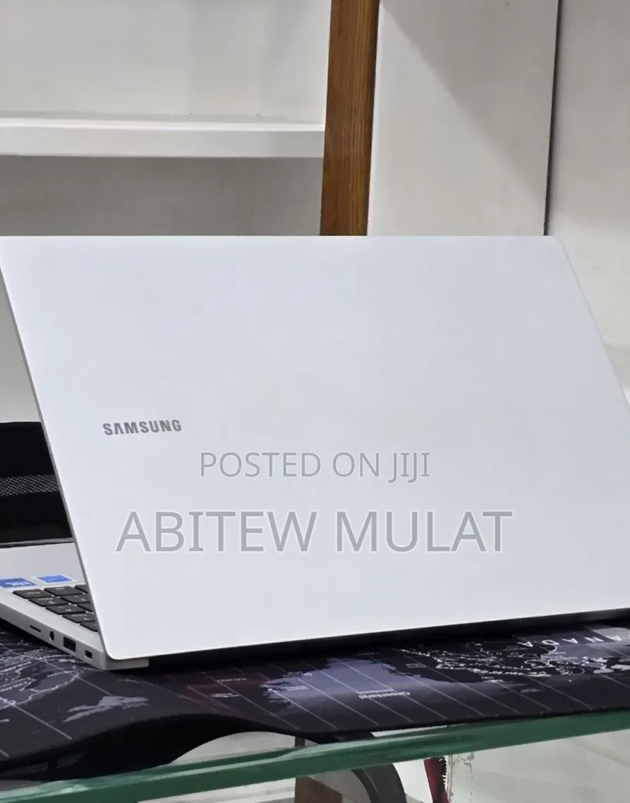 New Laptop Samsung Galaxy Book4 16GB Intel Core Ultra 7 SSD 512GB