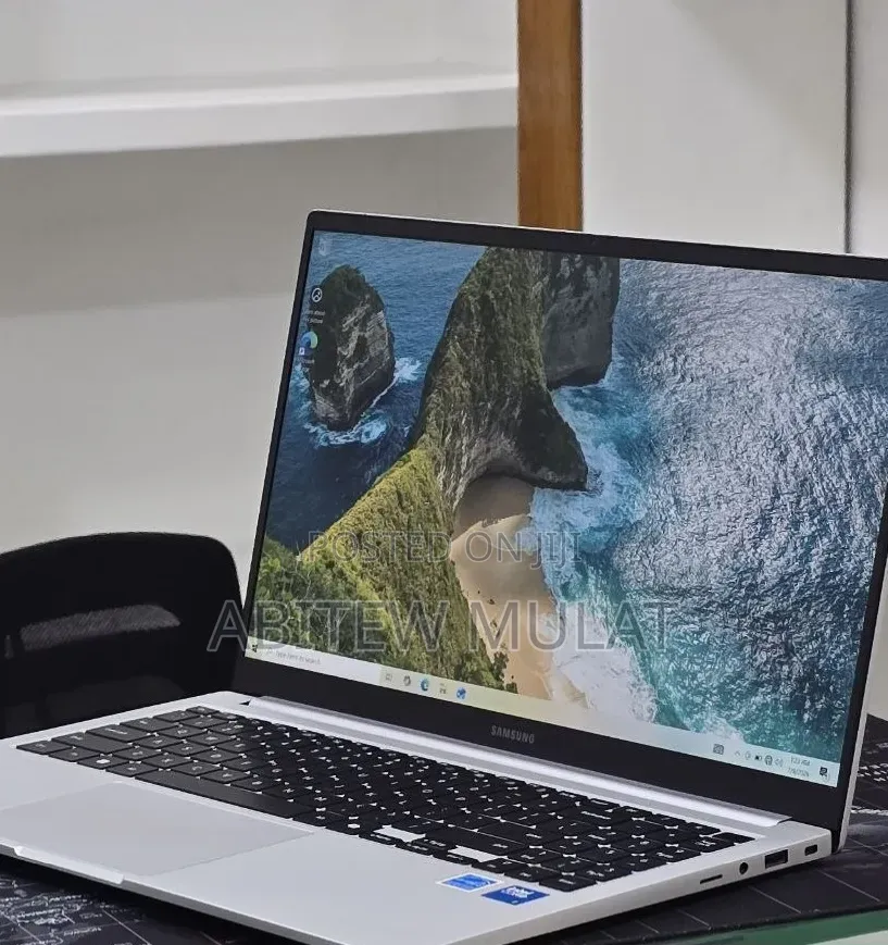New Laptop Samsung Galaxy Book4 16GB Intel Core Ultra 7 SSD 512GB