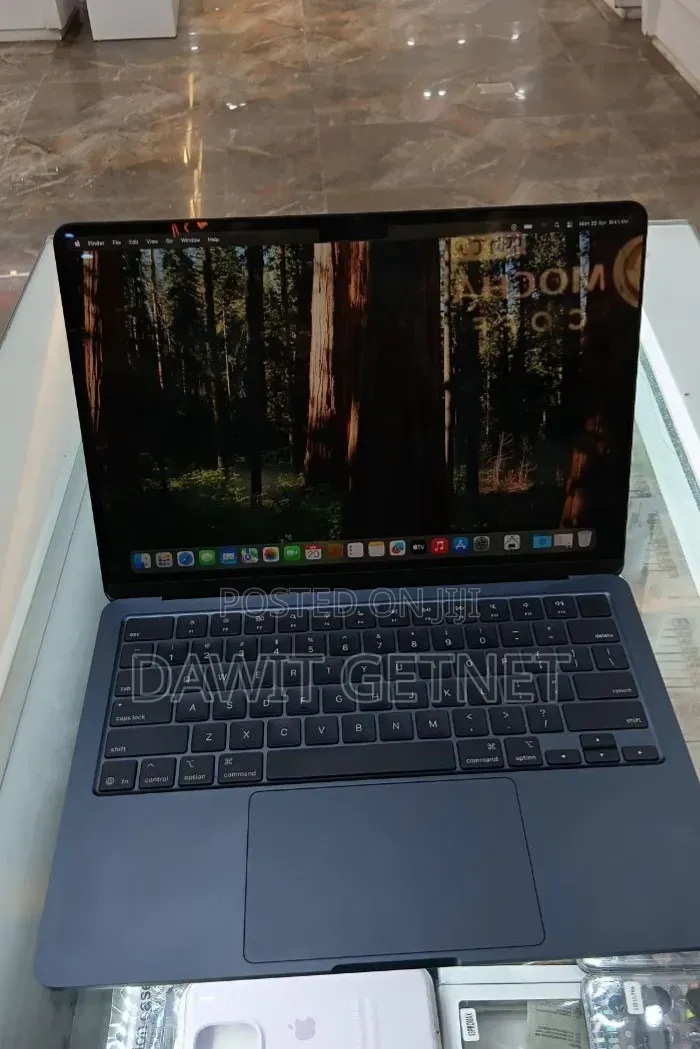 New Laptop Apple MacBook Air 2025 M4 16GB Apple M4 SSD 256GB