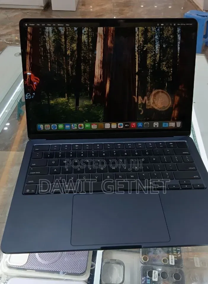 New Laptop Apple MacBook Air 2025 M4 16GB Apple M4 SSD 256GB