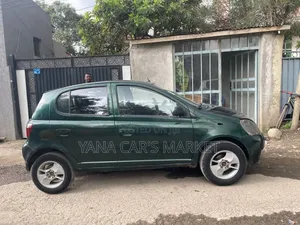 Toyota Yaris 1.5 2000 Green