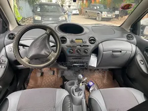 Toyota Yaris 1.5 2000 Green