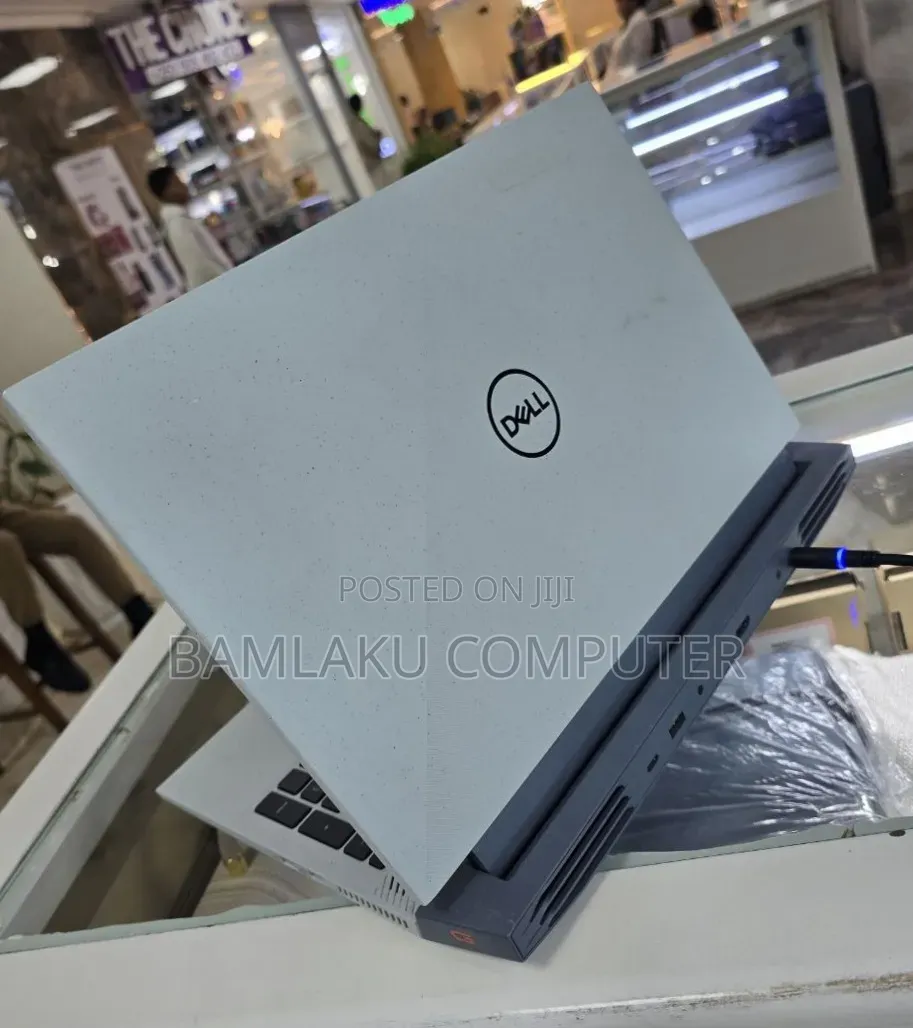 New Laptop Dell G15 5510 16GB Intel Core i7 SSD 512GB