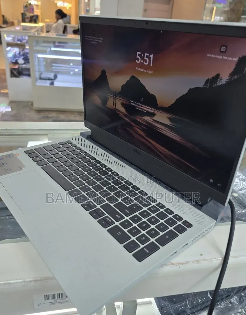New Laptop Dell G15 5510 16GB Intel Core i7 SSD 512GB