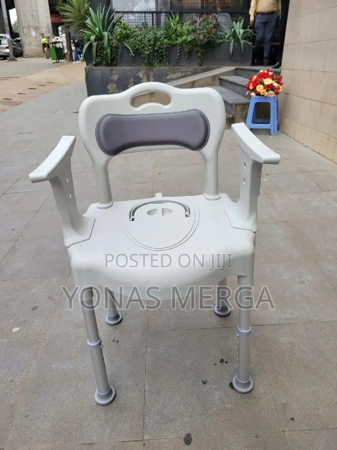 Toilet Chair嶁冬removable Pan With a Secure Lid