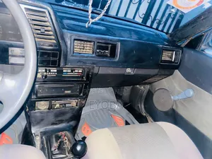 Nissan Sunny 1990 Blue