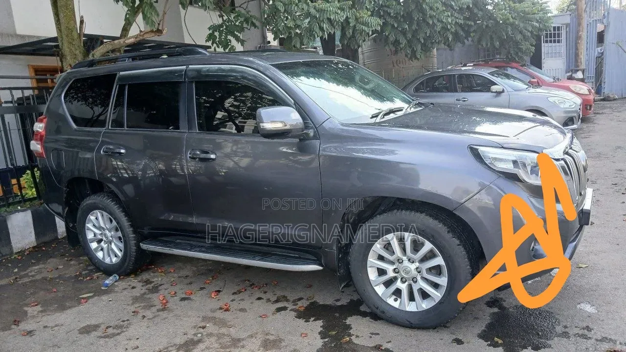 Toyota Land Cruiser 2015 Gray