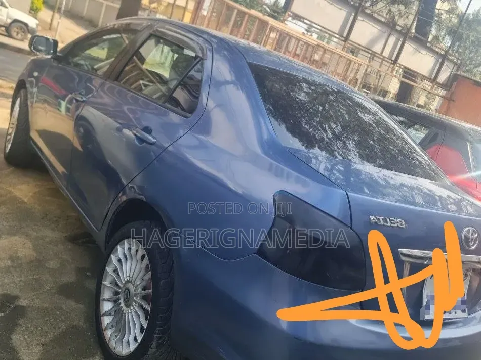 Toyota Yaris 2010 Blue