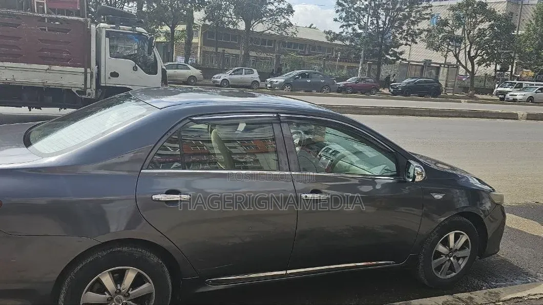 Toyota Corolla 2012 Gray