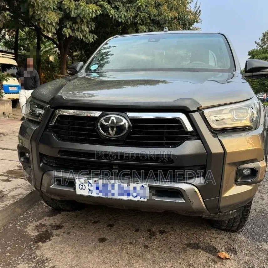 Toyota Hilux 2021 Gray