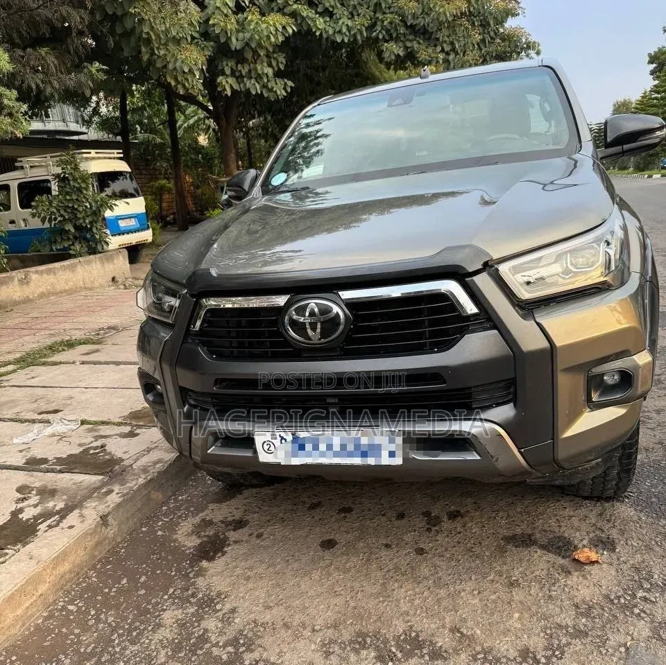 Toyota Hilux 2021 Gray