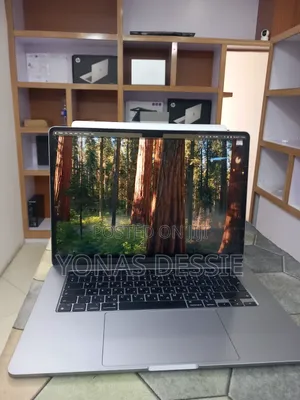 New Laptop Apple MacBook Air 2024 M3 8GB SSD 512GB