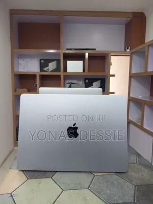 New Laptop Apple MacBook Air 2024 M3 8GB SSD 512GB