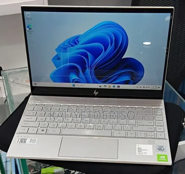 New Laptop HP Envy 13t 8GB Intel Core i5 SSD 512GB