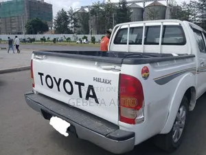 Toyota Hilux 2006 White