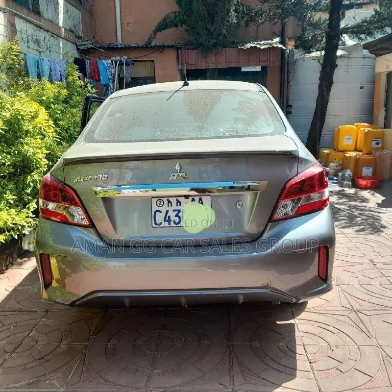 Mitsubishi Attrage 2022 Gray