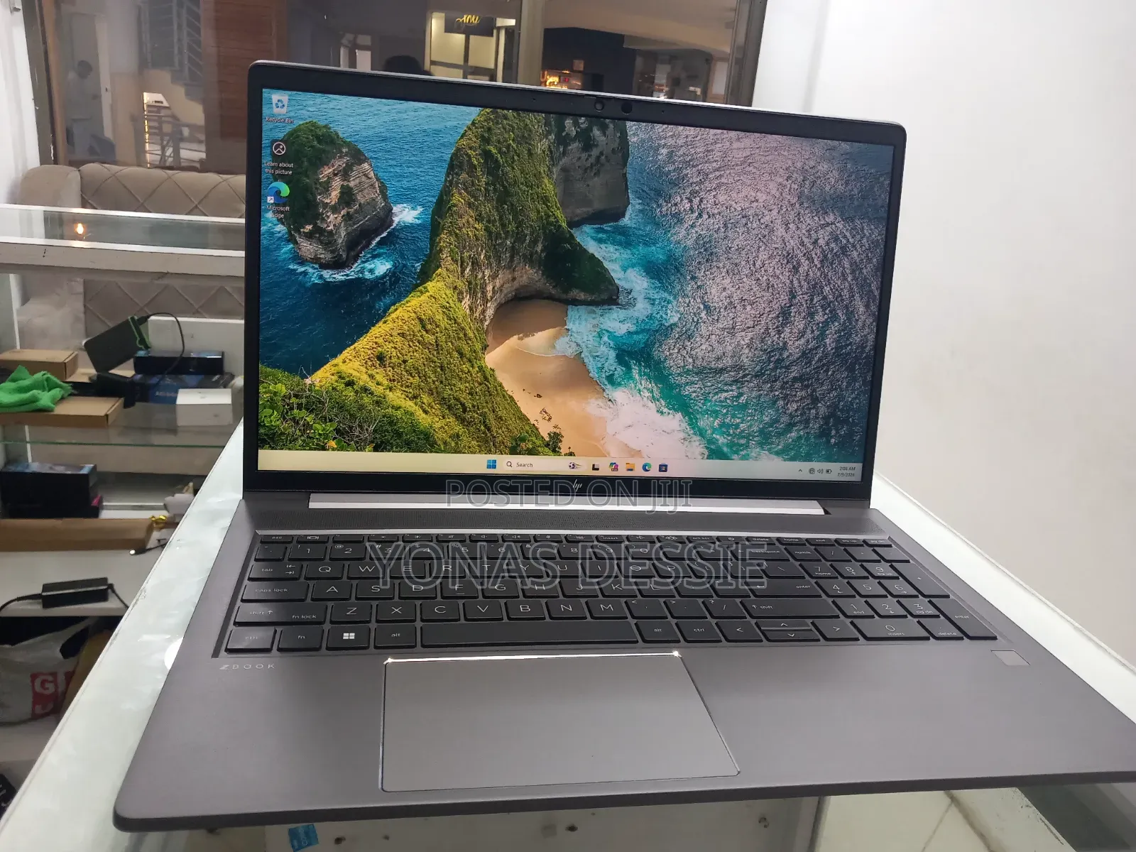 New Laptop HP ZBook Firefly G8 16GB Intel Core i7 SSD 1T