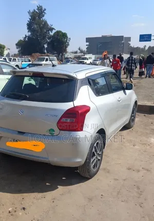 Suzuki Swift 2022 Silver