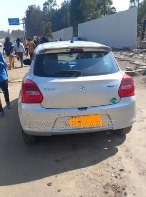 Suzuki Swift 2022 Silver