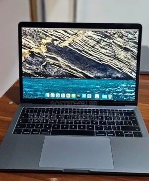 New Laptop Apple MacBook Pro 2017 8GB Intel Core i5 SSD 256GB