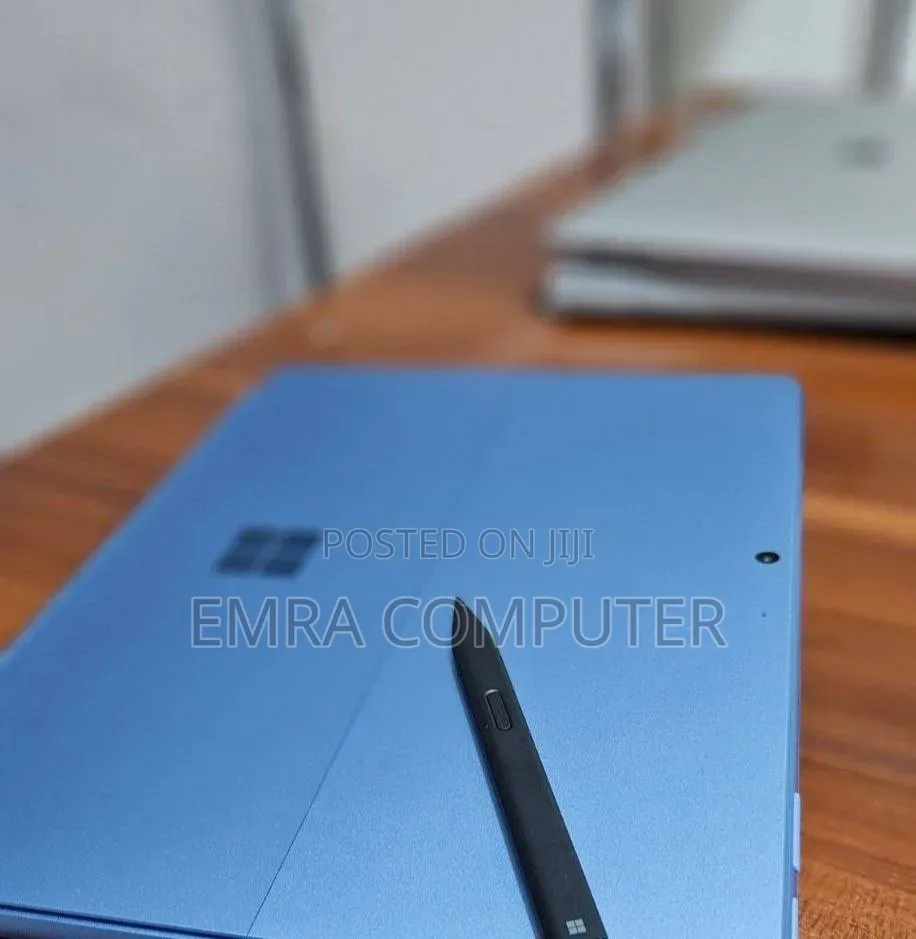 New Laptop Microsoft Surface 8GB Intel Core i5 SSD 256GB