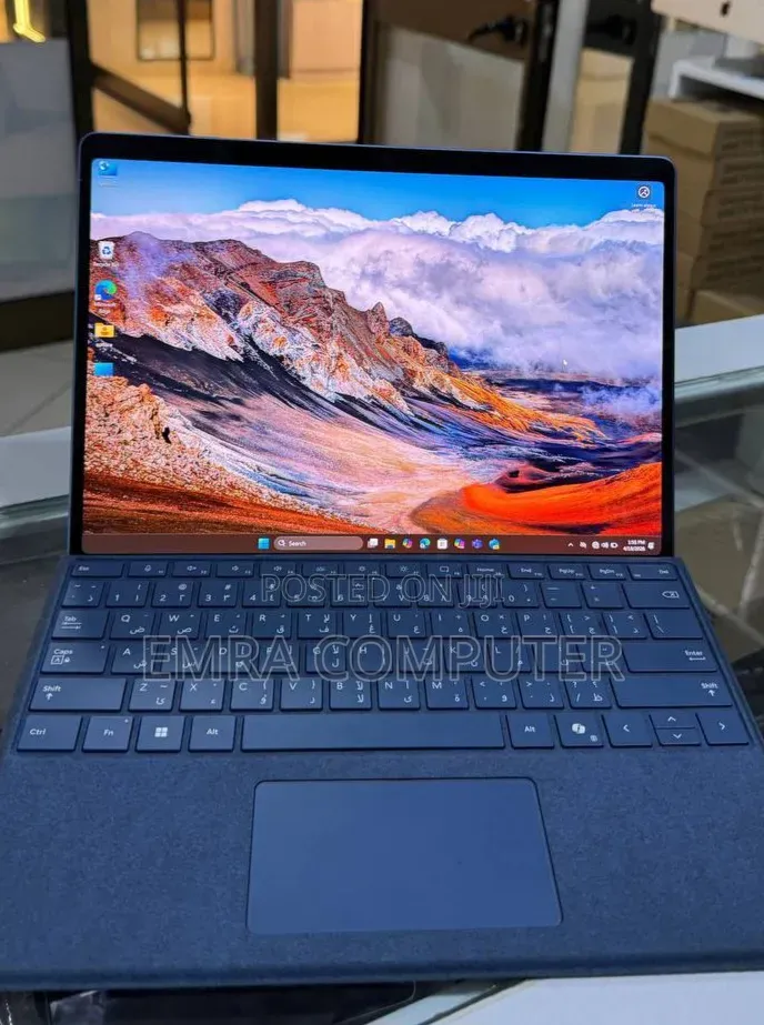 New Laptop Microsoft Surface 8GB Intel Core i5 SSD 256GB