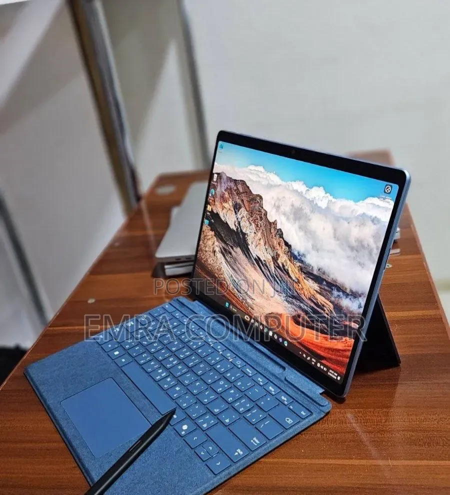 New Laptop Microsoft Surface 8GB Intel Core i5 SSD 256GB