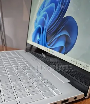 New Laptop Dell Inspiron 15 8GB Intel Core i5 SSD 256GB