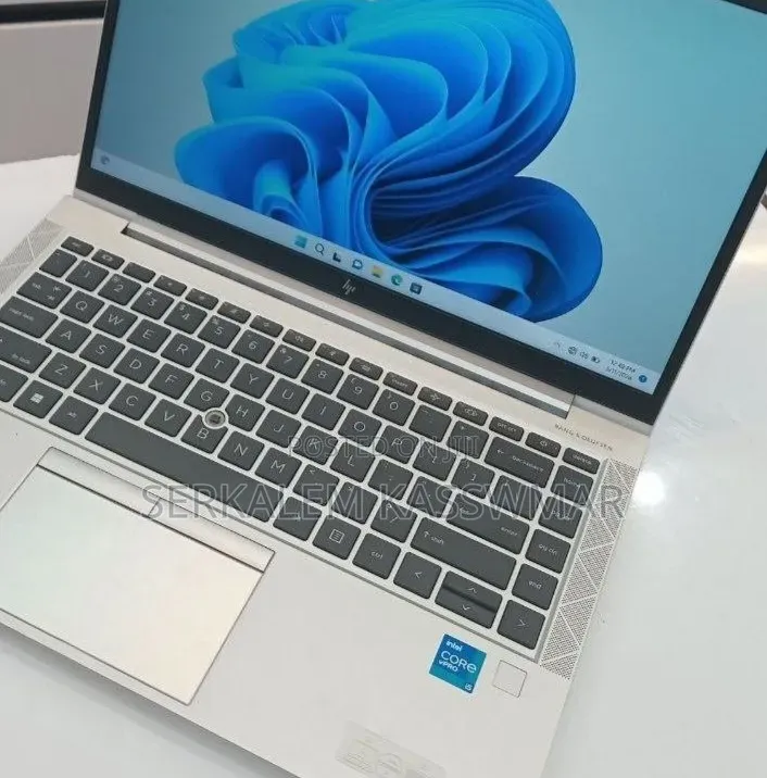 New Laptop HP EliteBook 840 G8 16GB Intel Core i5 SSD 512GB