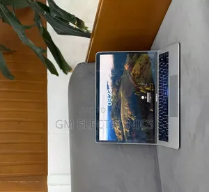 New Laptop Apple MacBook 2018 8GB Intel Core i5 SSD 128GB
