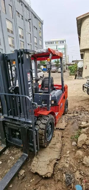 Forklift . Manitou. Crane Rental