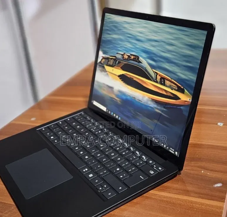 New Laptop Microsoft Surface 16GB Intel Core i7 SSD 256GB
