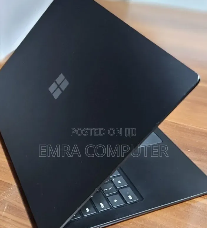 New Laptop Microsoft Surface 16GB Intel Core i7 SSD 256GB