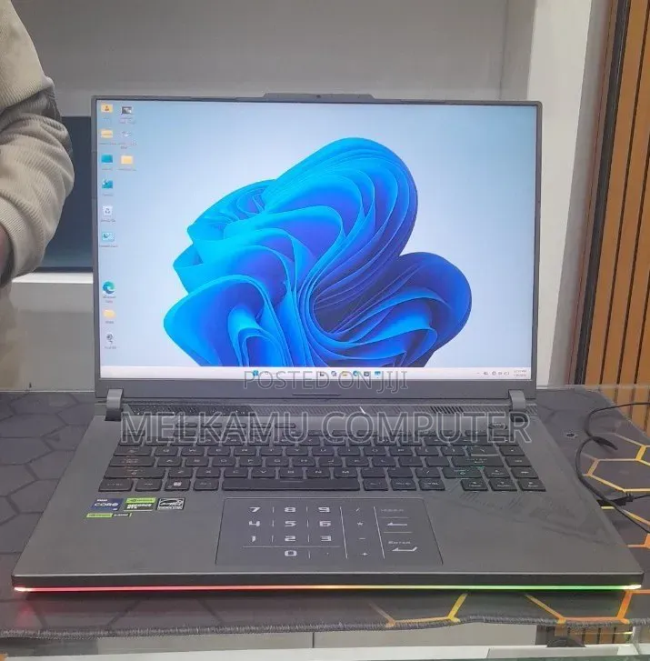 New Laptop Asus ROG Strix G16 16GB Intel Core i9 SSD 1T