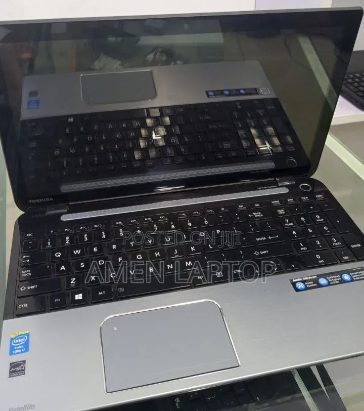 Laptop Toshiba Satellite C665 8GB Intel Core i7 HDD 1T