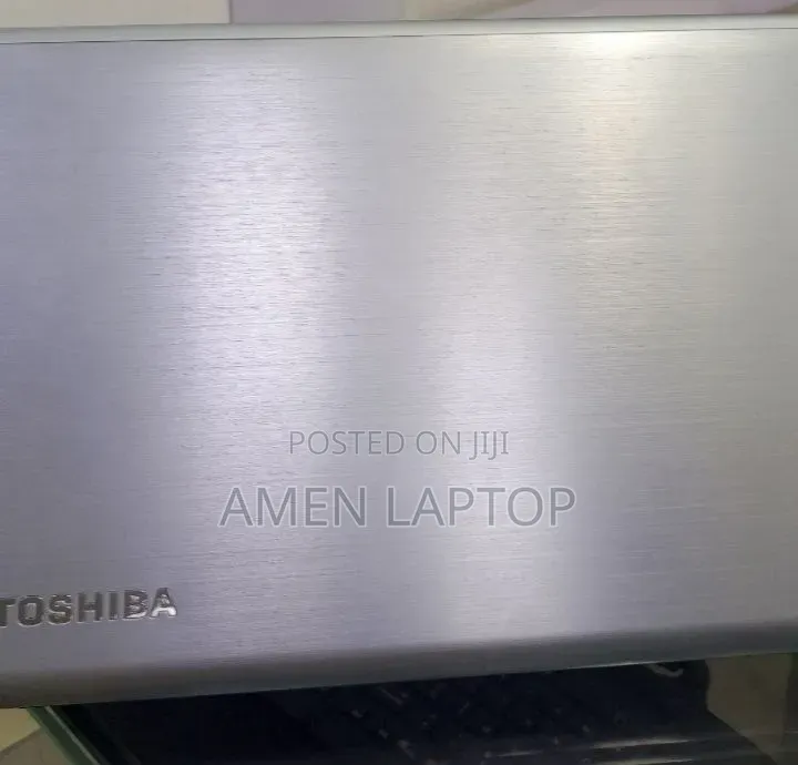 Laptop Toshiba Satellite C665 8GB Intel Core i7 HDD 1T
